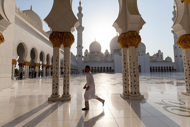 Abu Dhabi City Tour From Dubai: Etihad Tower, Qasr Al Watan Palace, Mosque